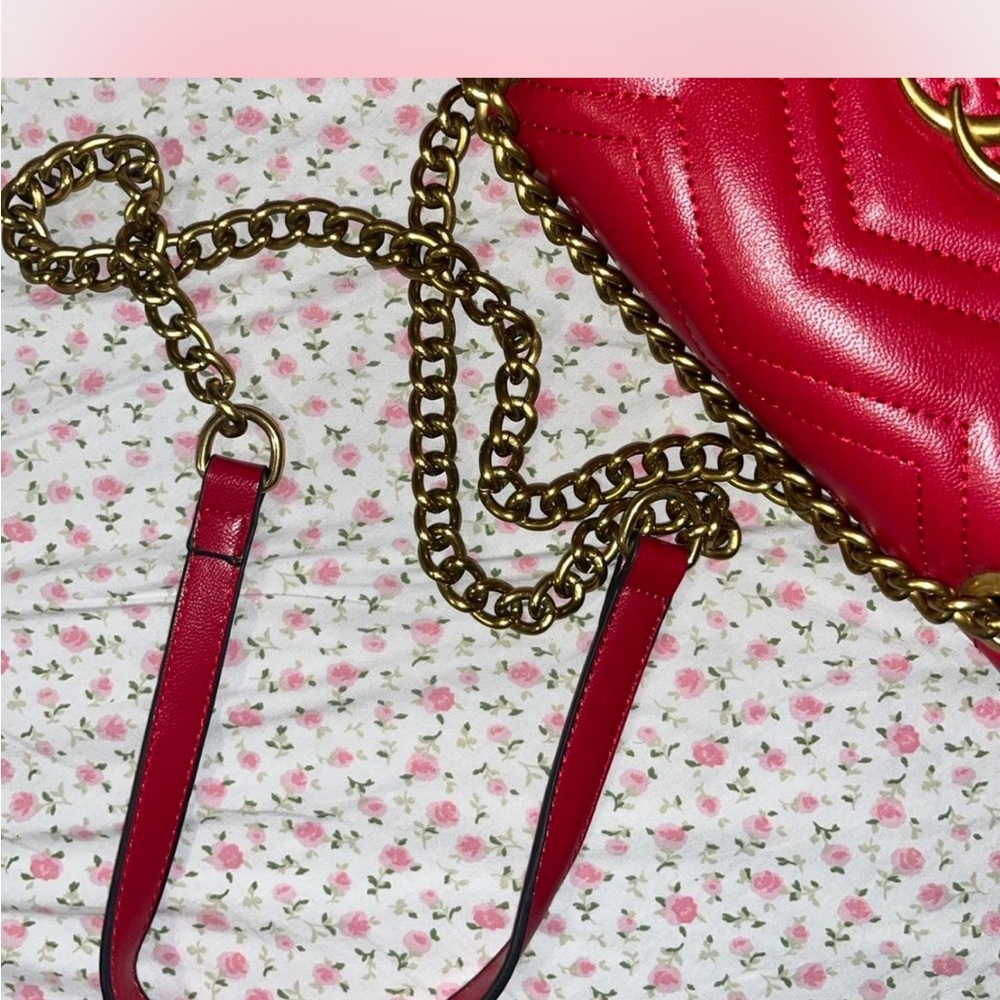 Chic Red Quilted Shoulder Bag with Chain Strap - Picture 2 of 3